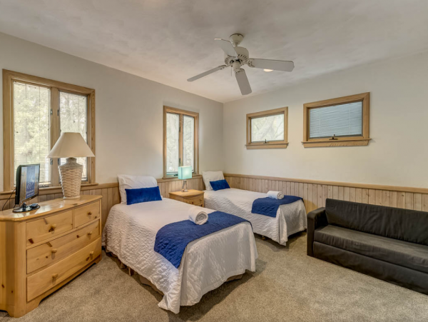 Corolla Luxury Waterfront Property 6 Bedrooms  Sleeps 17