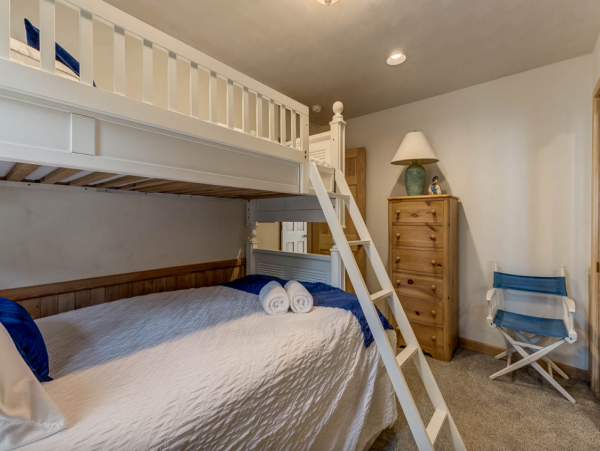 Corolla Luxury Waterfront Property 6 Bedrooms  Sleeps 17