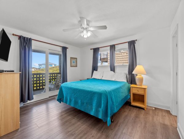 Outer Banks Vacation Rental Kitty Hawk Pet-Friendly Beach House with Pool & Hot Tub