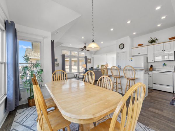 Outer Banks Vacation Rental Kitty Hawk Pet-Friendly Beach House with Pool & Hot Tub