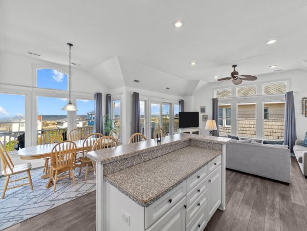 Outer Banks Vacation Rental Kitty Hawk Pet-Friendly Beach House with Pool & Hot Tub