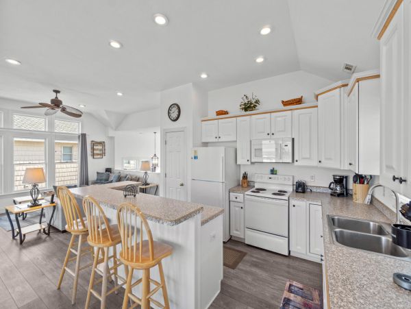 Outer Banks Vacation Rental Kitty Hawk Pet-Friendly Beach House with Pool & Hot Tub