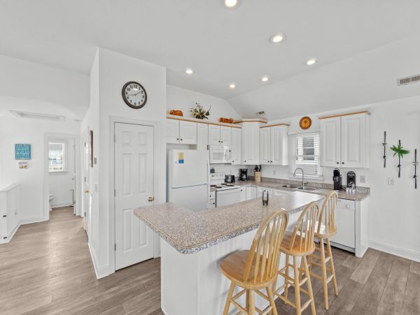 Outer Banks Vacation Rental Kitty Hawk Pet-Friendly Beach House with Pool & Hot Tub