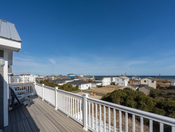 Outer Banks Vacation Rental Kitty Hawk Pet-Friendly Beach House with Pool & Hot Tub