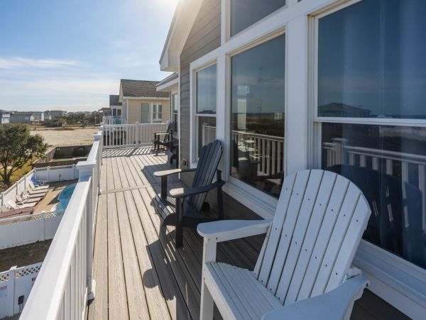 Outer Banks Vacation Rental Kitty Hawk Pet-Friendly Beach House with Pool & Hot Tub