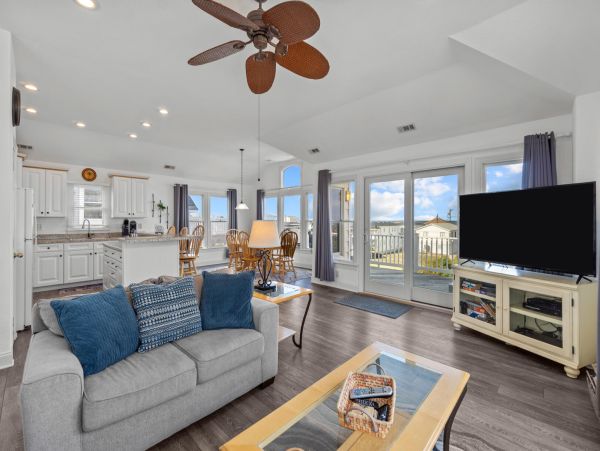 Outer Banks Vacation Rental Kitty Hawk Pet-Friendly Beach House with Pool & Hot Tub