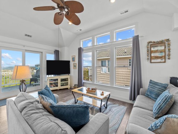 Outer Banks Vacation Rental Kitty Hawk Pet-Friendly Beach House with Pool & Hot Tub