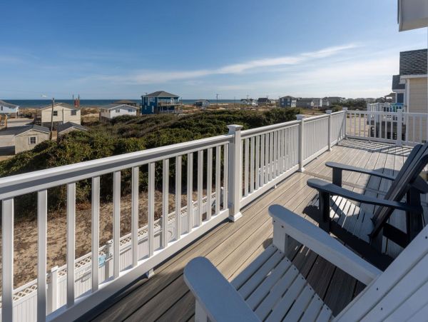 Outer Banks Vacation Rental Kitty Hawk Pet-Friendly Beach House with Pool & Hot Tub