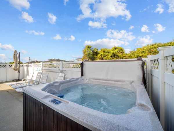 Outer Banks Vacation Rental Kitty Hawk Pet-Friendly Beach House with Pool & Hot Tub