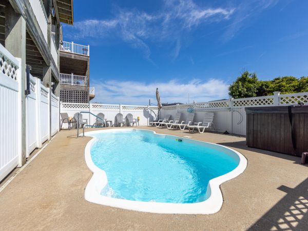 Outer Banks Vacation Rental Kitty Hawk Pet-Friendly Beach House with Pool & Hot Tub