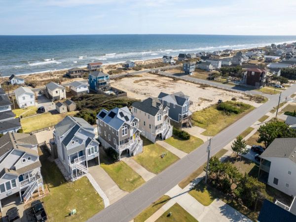 Outer Banks Vacation Rental Kitty Hawk Pet-Friendly Beach House with Pool & Hot Tub