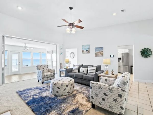 Comfortable Beach Front Home with Four Bedrooms & Amazing View