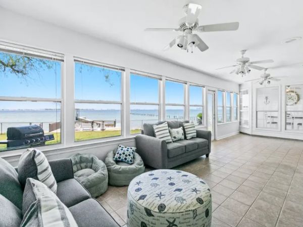 Comfortable Beach Front Home with Four Bedrooms & Amazing View