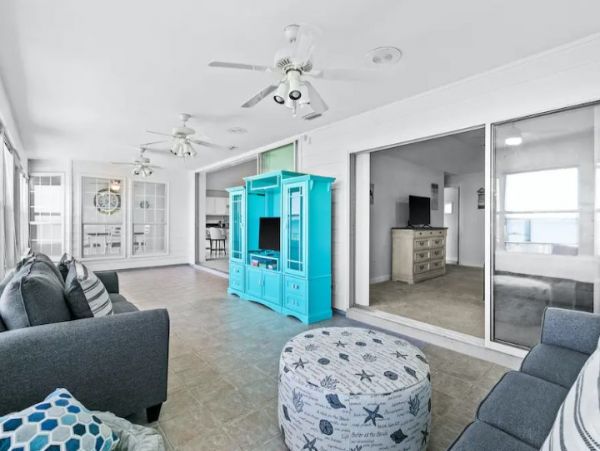 Comfortable Beach Front Home with Four Bedrooms & Amazing View