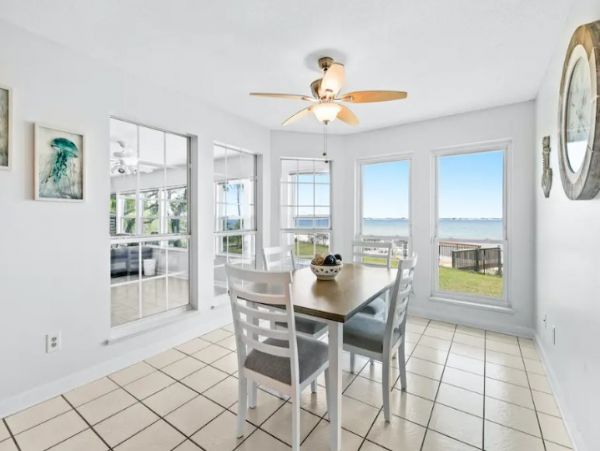 Comfortable Beach Front Home with Four Bedrooms & Amazing View