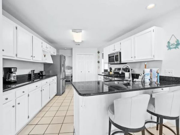 Comfortable Beach Front Home with Four Bedrooms & Amazing View