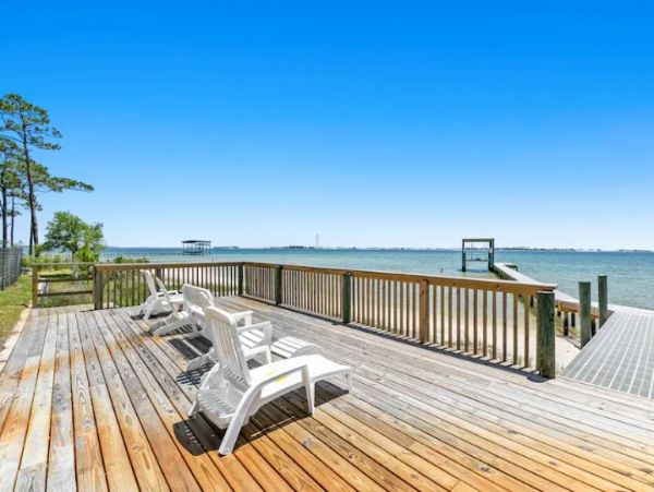 Comfortable Beach Front Home with Four Bedrooms & Amazing View