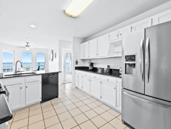 Comfortable Beach Front Home with Four Bedrooms & Amazing View