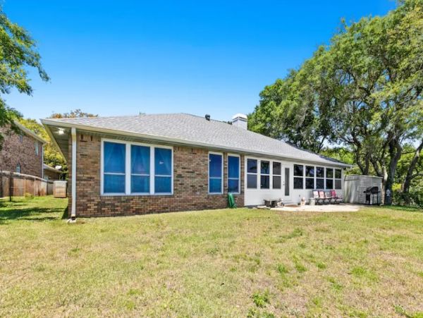 Comfortable Beach Front Home with Four Bedrooms & Amazing View