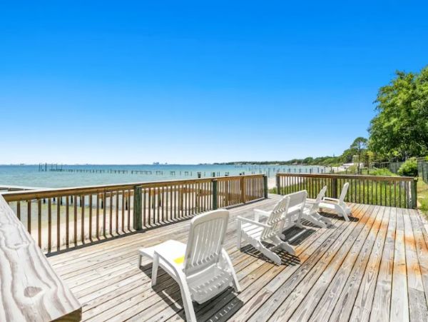 Comfortable Beach Front Home with Four Bedrooms & Amazing View