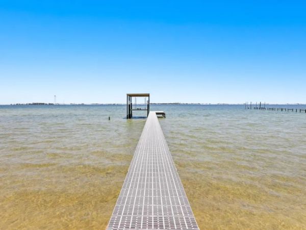 Comfortable Beach Front Home with Four Bedrooms & Amazing View