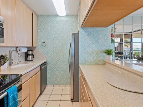 Kihei Oceanfront Exquisiste Two Bedroom Vacation Condo