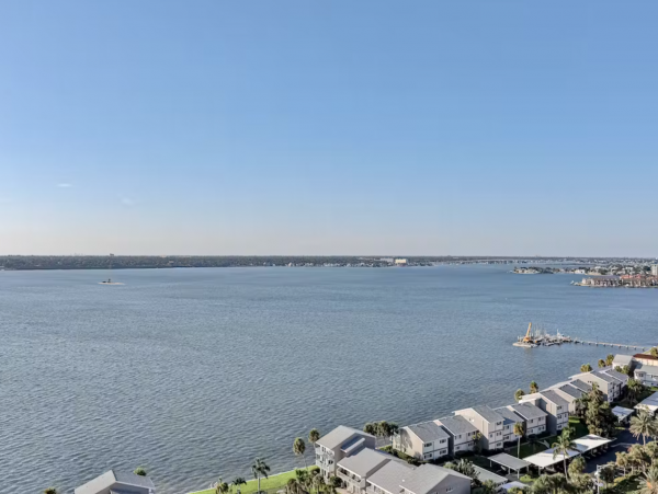 Clearwater condo on beach with pool and tennis