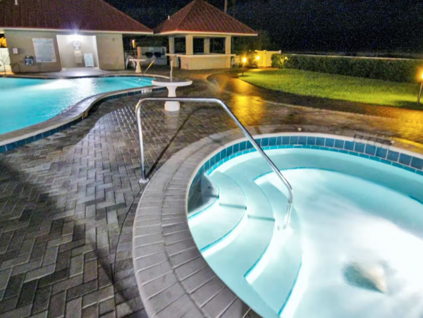 Clearwater condo on beach with pool and tennis