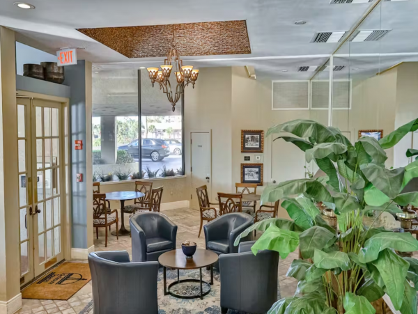 Clearwater condo on beach with pool and tennis