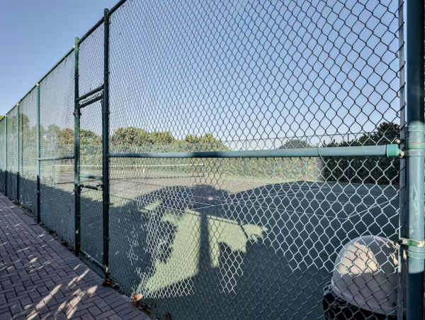 Clearwater condo on beach with pool and tennis