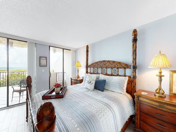Clearwater condo on beach with pool and tennis