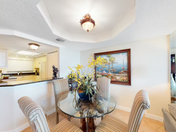 Clearwater condo on beach with pool and tennis