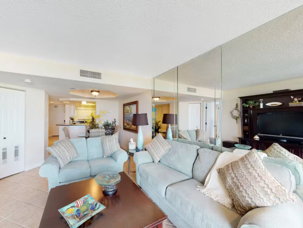 Clearwater condo on beach with pool and tennis