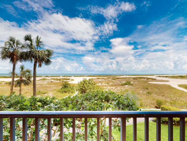Clearwater condo on beach with pool and tennis