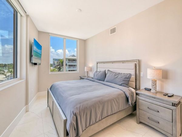 Gorgeous Coastal Haven with 3 Bedrooms in Siesta Key