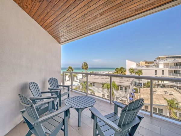Gorgeous Coastal Haven with 3 Bedrooms in Siesta Key