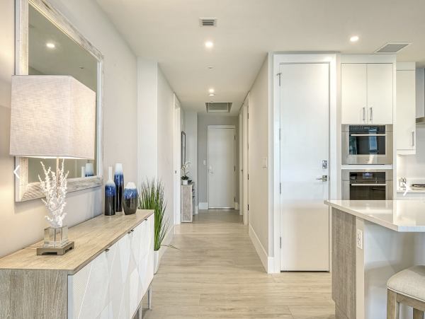 Exquisite 2-Bedroom Island Retreat in Siesta Key with Private Terrace