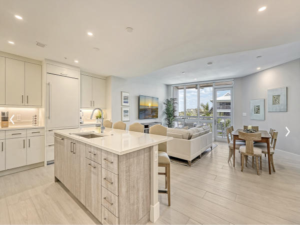 Exquisite 2-Bedroom Island Retreat in Siesta Key with Private Terrace