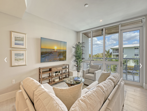 Exquisite 2-Bedroom Island Retreat in Siesta Key with Private Terrace