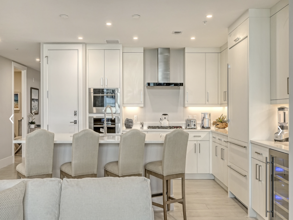 Exquisite 2-Bedroom Island Retreat in Siesta Key with Private Terrace