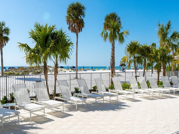 Stylish Siesta Key Escape with 3 Bedrooms, Right by the Beach