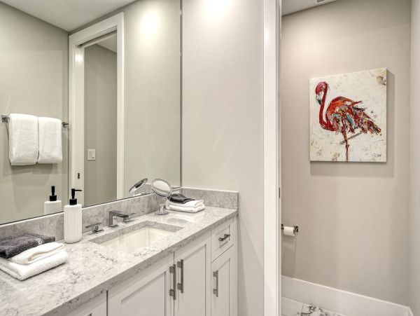 Stylish Siesta Key Escape with 3 Bedrooms, Right by the Beach