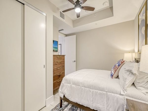 Stylish Siesta Key Escape with 3 Bedrooms, Right by the Beach