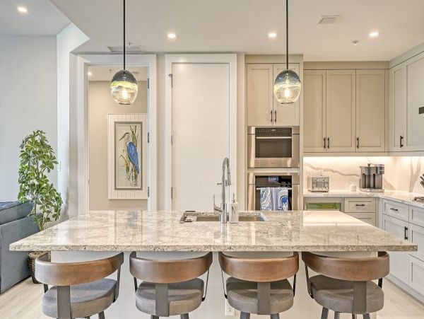 Stylish Siesta Key Escape with 3 Bedrooms, Right by the Beach