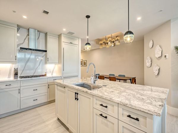 Stylish Siesta Key Escape with 3 Bedrooms, Right by the Beach