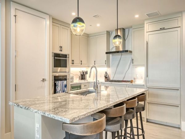 Stylish Siesta Key Escape with 3 Bedrooms, Right by the Beach