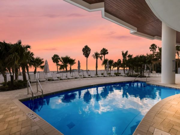 Stylish Siesta Key Escape with 3 Bedrooms, Right by the Beach