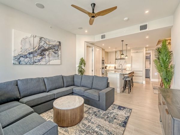 Stylish Siesta Key Escape with 3 Bedrooms, Right by the Beach