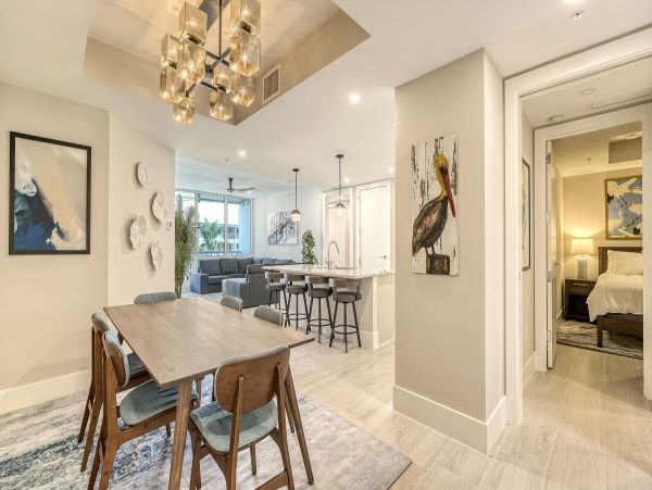 Stylish Siesta Key Escape with 3 Bedrooms, Right by the Beach