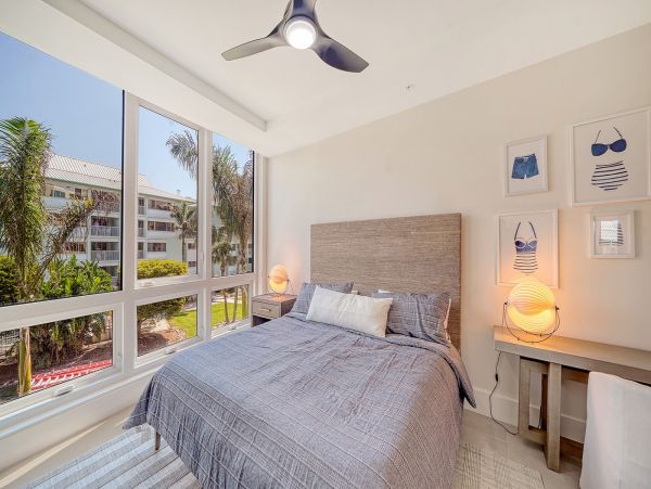Luxurious Coastal Vacation Rental 2 Bedroom for Family Getaways in Siesta Key
